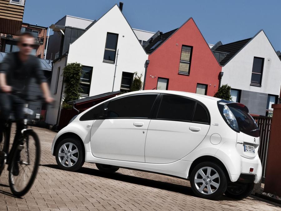  Citroen C-Zero 2010 года  (фото 2 из 18)